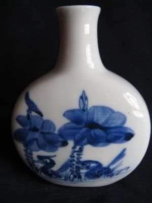 Two fine porcelain mini vases, http://www.bidorbuy.co.za/seller/930652/ELLE07