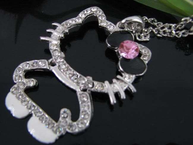 Crystal HELLO KITTY necklace!