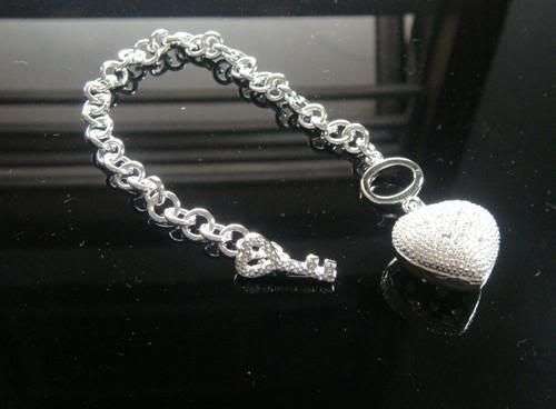 Stunning Sterling Silver Diamante heart and key bracelet!