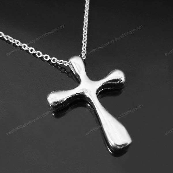 Stunning 925 sterling silver Cross pendant chain!