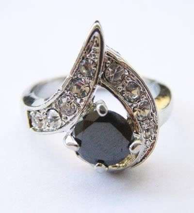 Stunning 18kwgp ring