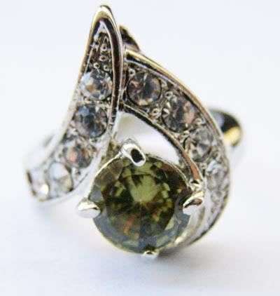 Amazing Sim Emerald and Diamond 18k wgp ring