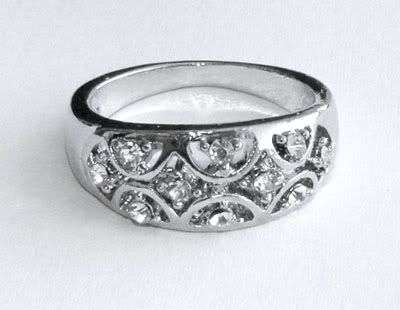 STUNNING DESIGNER CRYSTAL RING!!! Size 7!