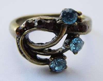 Stunning Antique Style 18kgp Austrian Crystal Ring