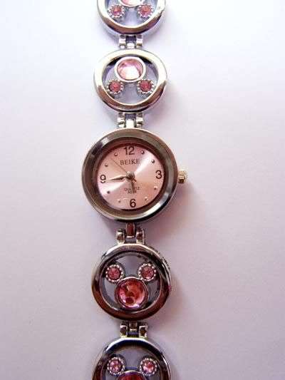 SUPER CUTE PINK DIAMANTE WATCH!!