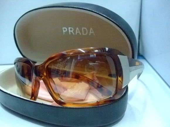 Prada sunglasses with cloth and case