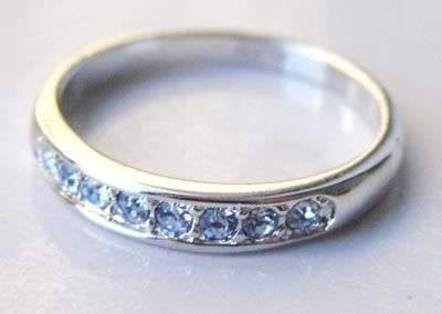 STUNNING 18kgp stamped Aquamarine ring