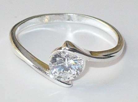 SPARKLING CZ 925 silver solitaire ring