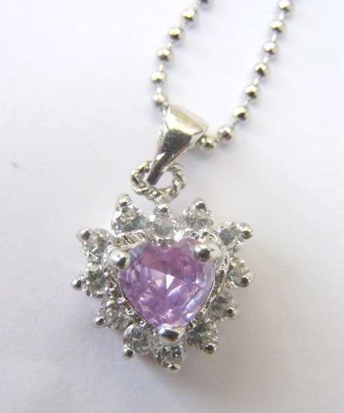Stunning 18kwgp CZ pendant purple