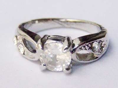 18kwgp & CZ STUNNING RING! size 6