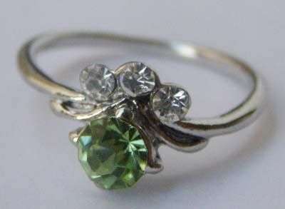 VERY PRETTY 18kgp CZ ring size 6!!