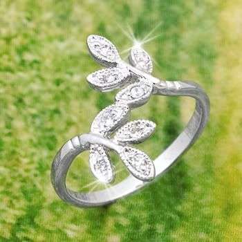R178 Gorgeous Round Cut White Topazes Silver Plated Wedding Ring 7 1/2 / P