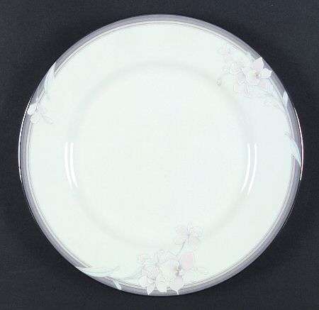 130 Piece Noritake Dinner Service