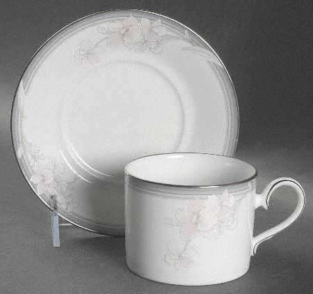 130 Piece Noritake Dinner Service