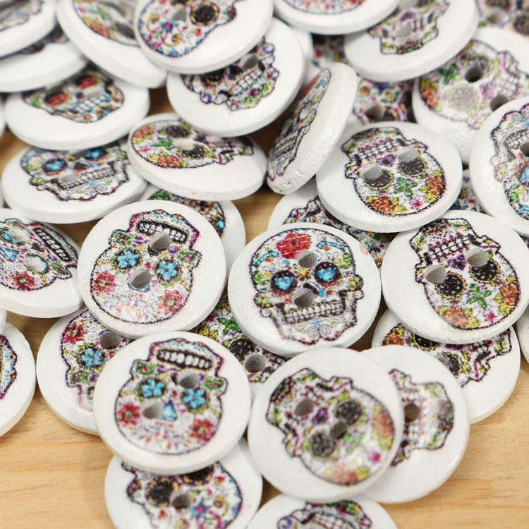 skull sewing button