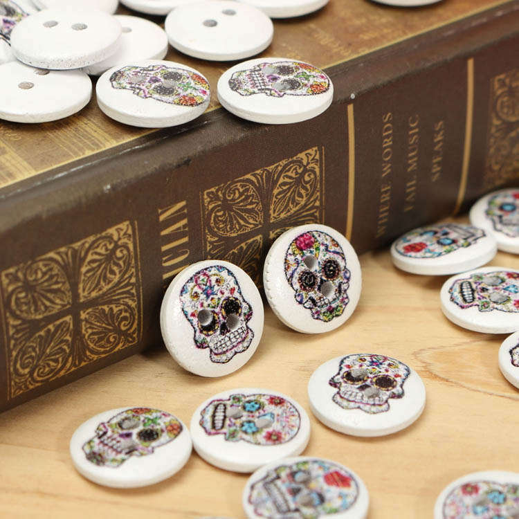 skull sewing button