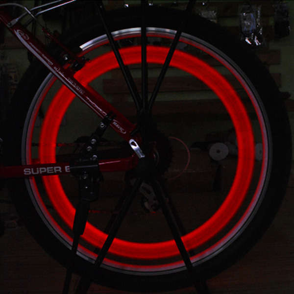 Skull Valve Cap Light Car Motorbike Wheel Tyre Lamp Color in Random