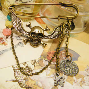 [20%DISCOUNT NOW R24]human skeleton brooch