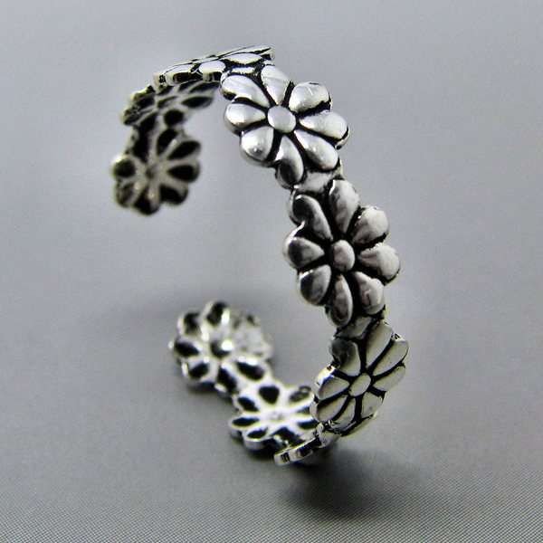Daisy Flower Toe Ring