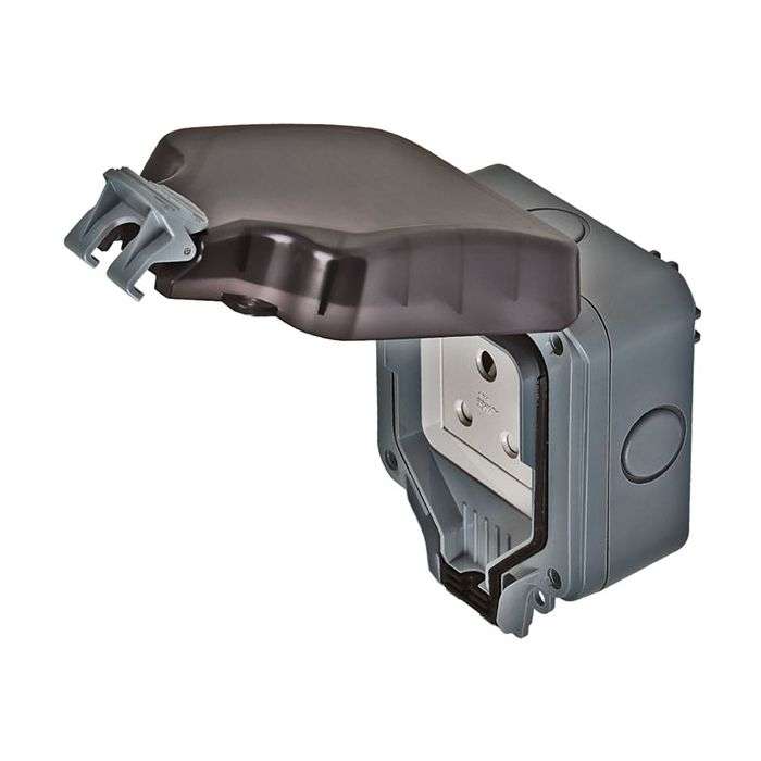 Masterplug Outdoor Single Socket 16A