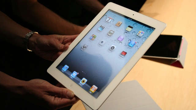 White Apple iPad 2 16GB Wifi (A1395) - New - R1 No Reserve!