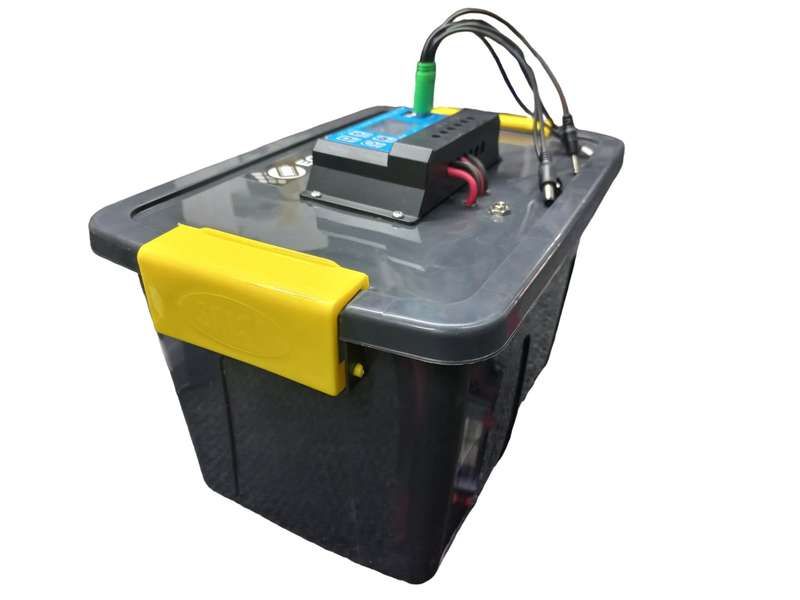 LK088 - EKOTEK  Ligh Kit. 12V 26Ah Battery. 3 x USB Lights.Cell Charger. 30 Watt Solar Panel Charger