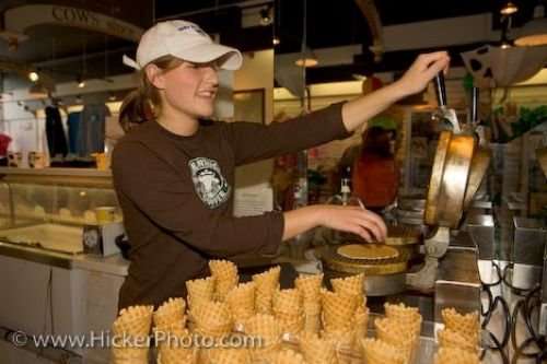 http://www.canada-photos.com/images/500/waffle-ice-cream-cone-maker_6066-5963.jpg