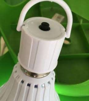 E27 hook for emergency bulbs