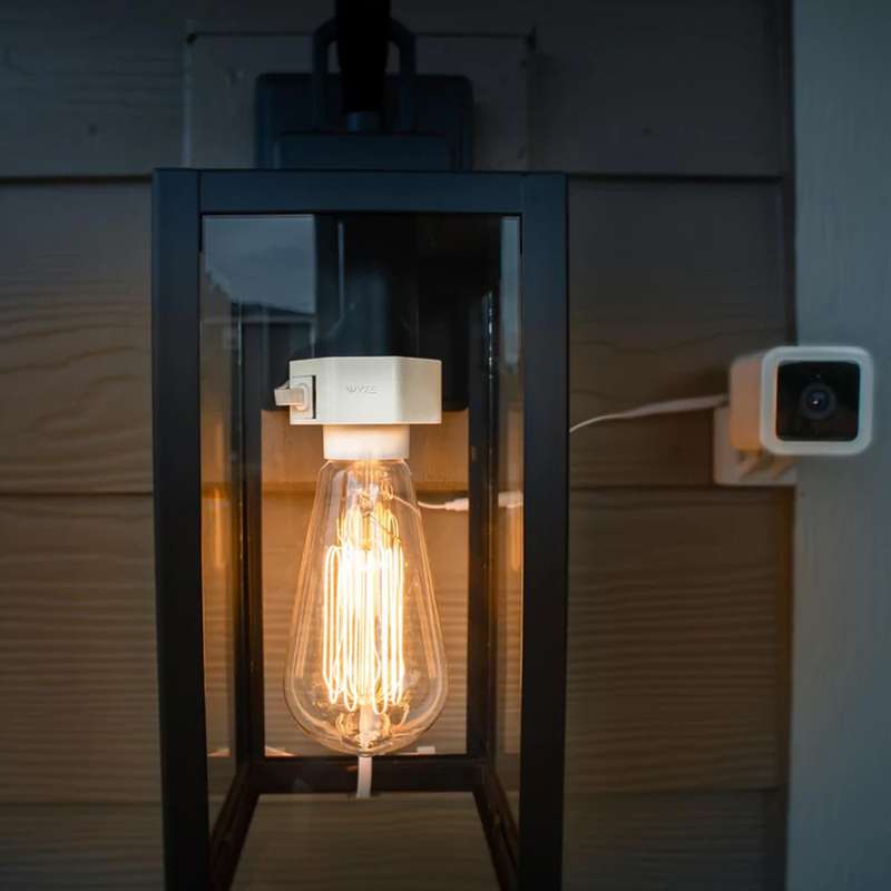 Wyze E26 Lamp Socket + Wyze Cam v3 Bundle