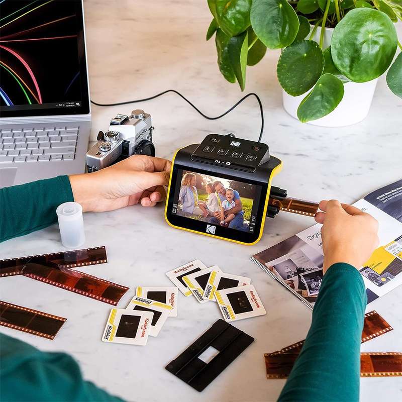Kodak Slide N Scan Film Scanner - Effortless Photo Digitization / 22MP / 5 Display