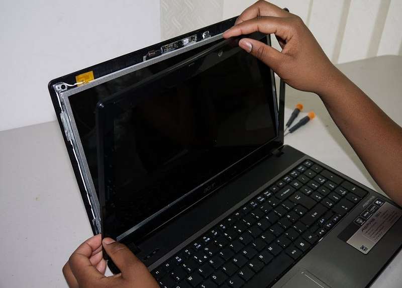 Laptop Screen Repair/Replacement Service (Price of New Screen Not Included)