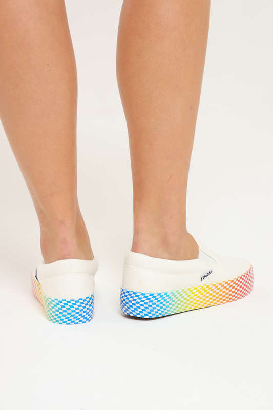 Mudd Ditzy Floral Casual White Slip-On Sneakers For Ladies