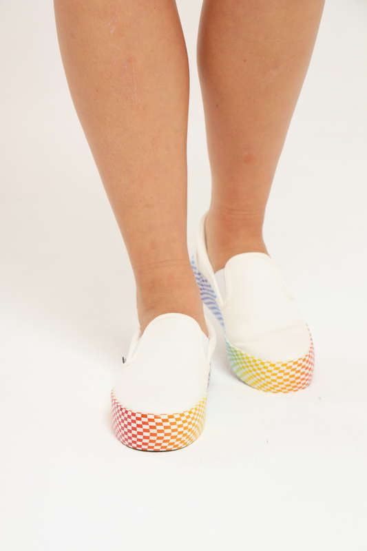 Mudd Ditzy Floral Casual White Slip-On Sneakers For Ladies