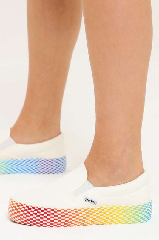 Mudd Ditzy Floral Casual White Slip-On Sneakers For Ladies