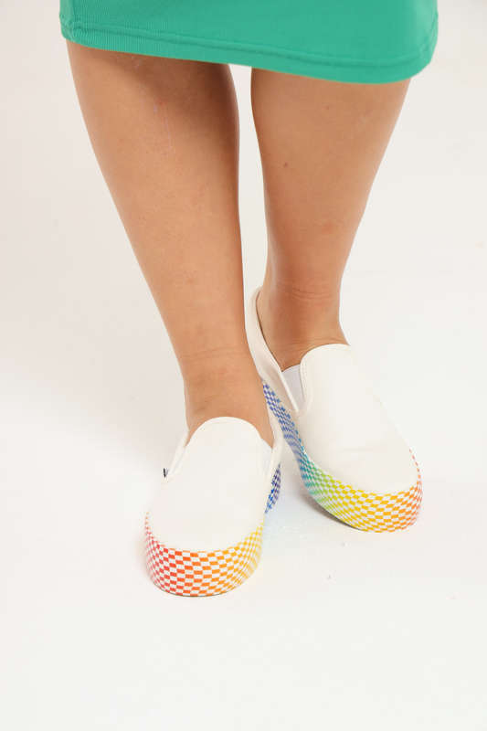 Mudd Ditzy Floral Casual White Slip-On Sneakers For Ladies