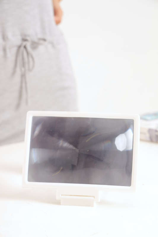 Senza® Foldable Phone Screen Magnifier