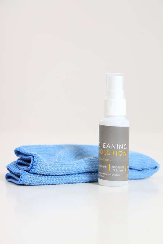 Phone &amp; PC LCD Cleaning Solution With Cloth