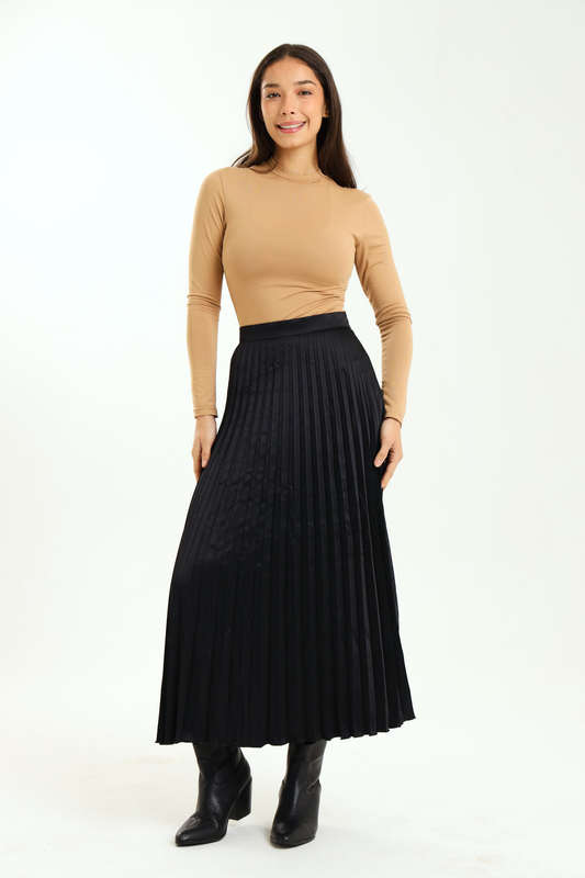 Ladies Black Pleated Maxi Skirt