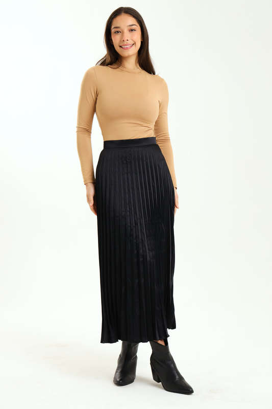 Ladies Black Pleated Maxi Skirt