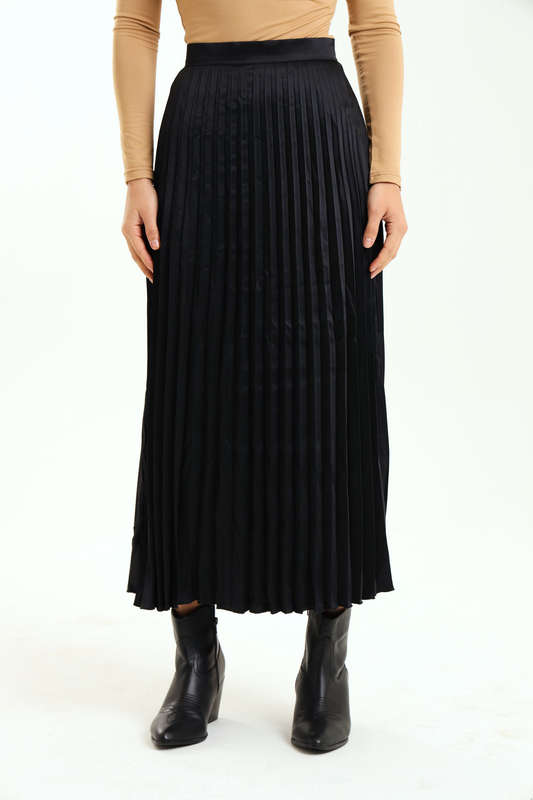 Ladies Black Pleated Maxi Skirt