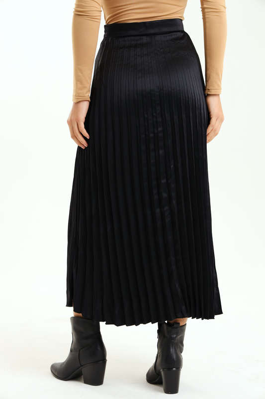 Ladies Black Pleated Maxi Skirt