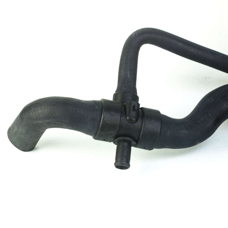 Radiator Outlet Pipe 135224 For Dongfeng Citroen C5 2.0 Automatic