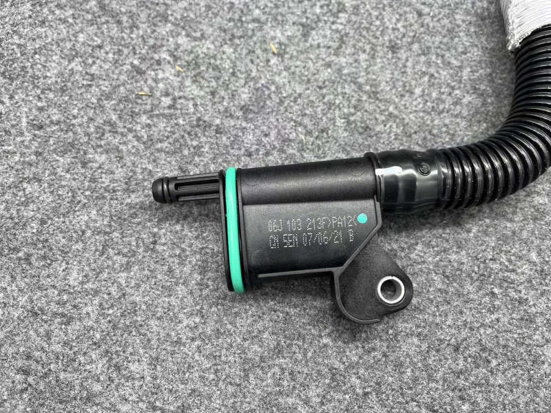 Oil Water Separator Vent Hose Exhaust Pipe For Passat B6 B7 Golf 6 MK6 Tiguan A3 8P A4 B8 A5 Q5