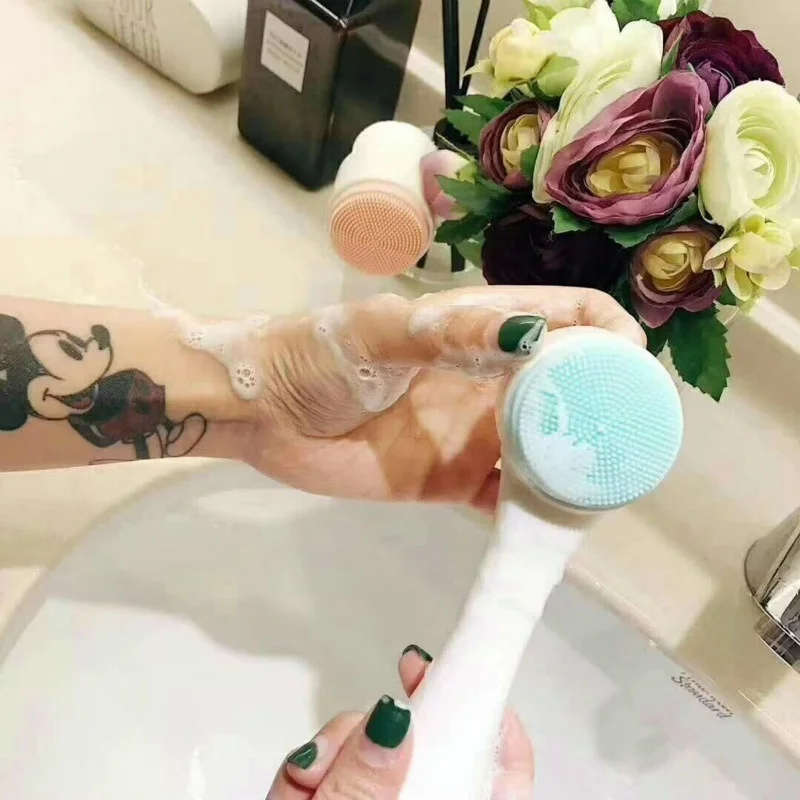 2-in-1 face cleansing brush Face Cleanser and Face Exfoliator