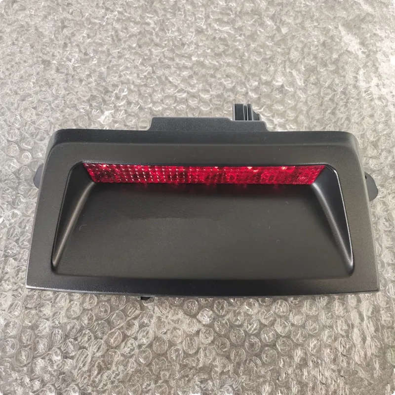 Rear Third Brake Light High Mounted 3rd Stop Lamp For Chrysler 300 300C 2004 2005 2006 2007
