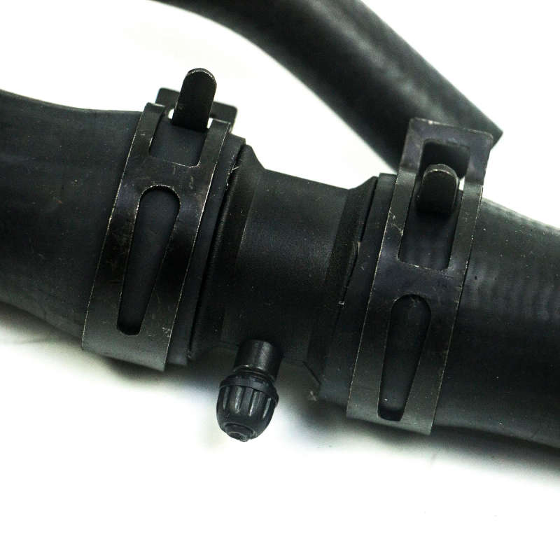 Water Tank Inlet Pipe 1351VX For Dongfeng Peugeot 508 Citroen C5 Radiator Inlet Pipe 2.3
