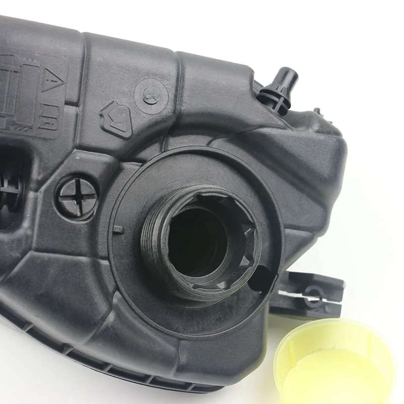 Storage Tank Car Expansion Kettle Auxiliary Water Tank For BMW 5 39; 6 39; 7 39;