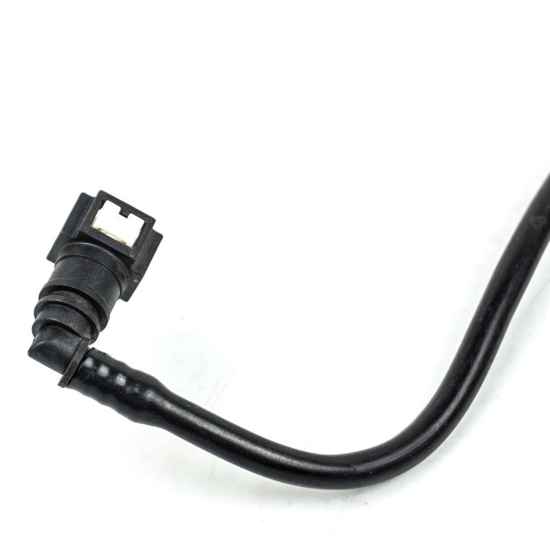 Fuel Supply Pipe Short 15732C For Auto Dongfeng Citroen R33 New Elysee 16V