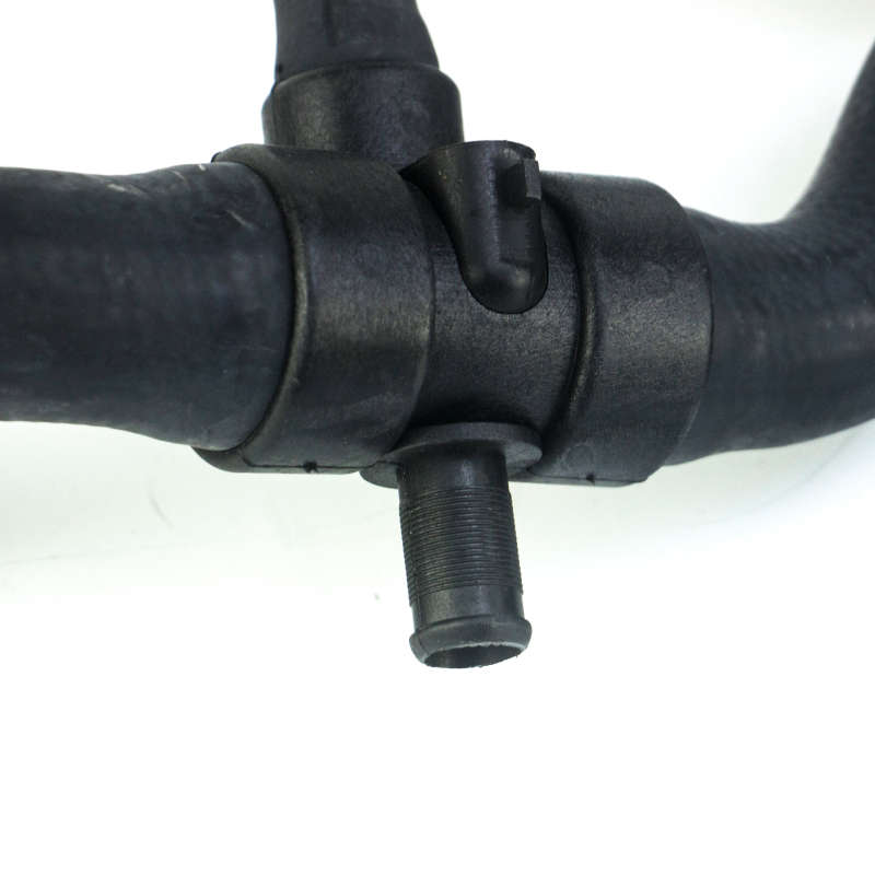 Radiator Outlet Pipe 135224 For Dongfeng Citroen C5 2.0 Automatic