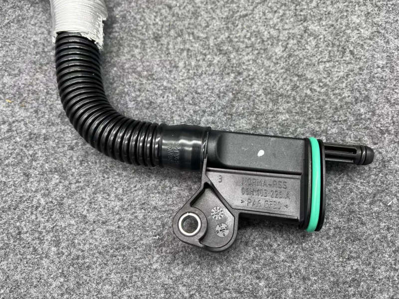 Oil Water Separator Vent Hose Exhaust Pipe For Passat B6 B7 Golf 6 MK6 Tiguan A3 8P A4 B8 A5 Q5